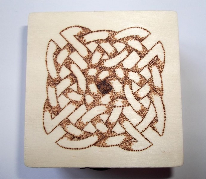 Pirografia artistica - decorazione su legno
